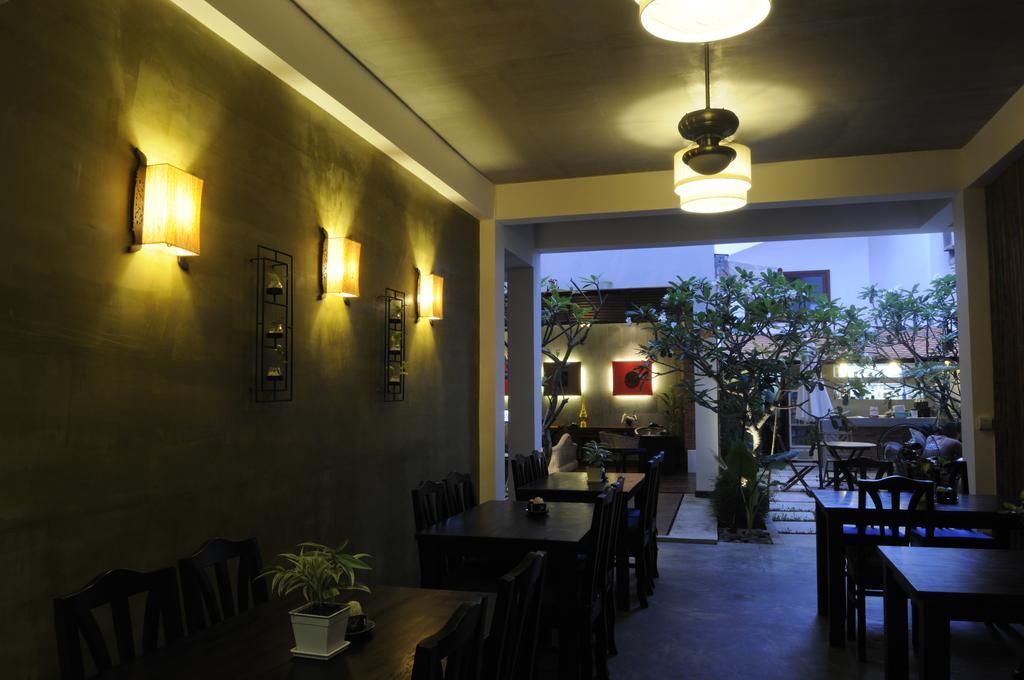 Frangipani Fine Arts Hotel Пномпень Ресторан фото