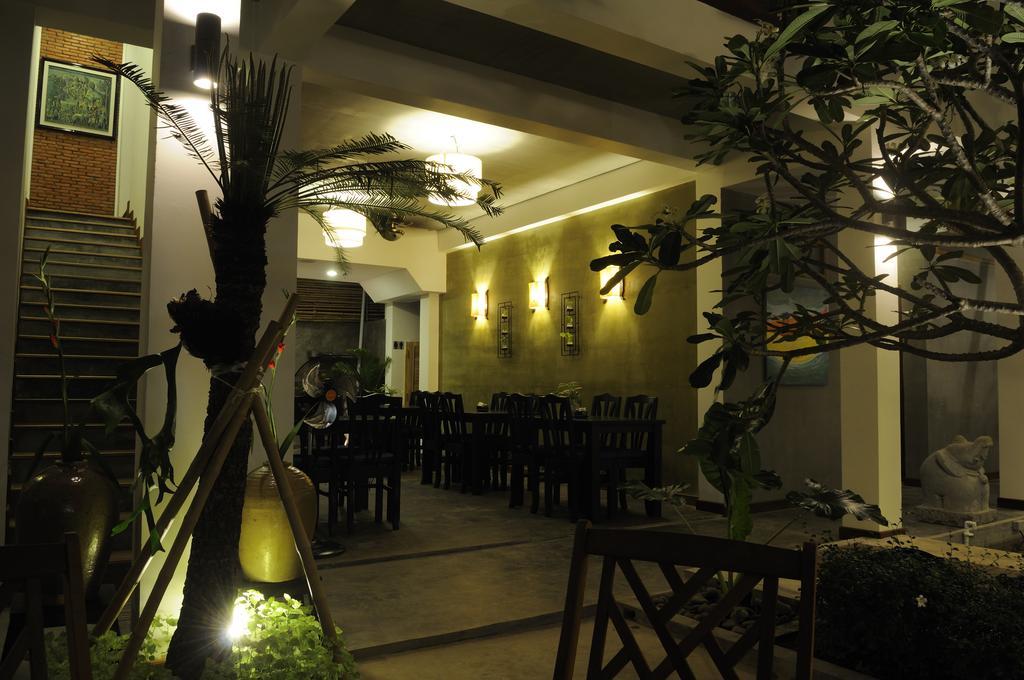 Frangipani Fine Arts Hotel Пномпень Интерьер фото